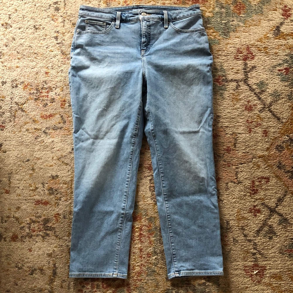 Chico's So Slimming Girlfriend Slim Leg Crop, size 12.